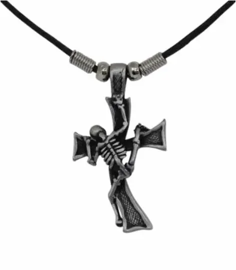 Anhänger – Kreuz mit Skelett