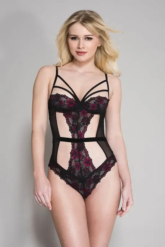 Body aus Spitze und Netzstoff mit rosa Blütendetails