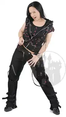 Bondagetop mit weißen Schädeln