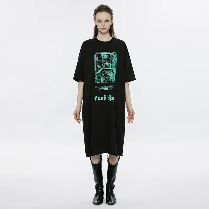 Cyberpunk-Kleid in lässigem Streetstyle