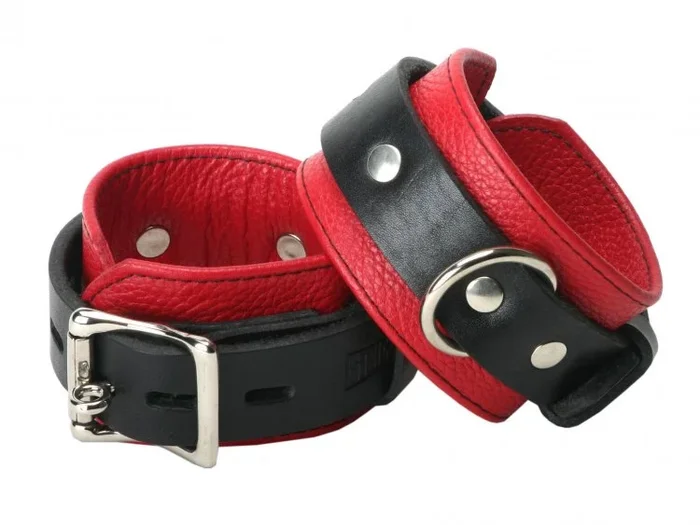 Deluxe ‚Black and Red‘ Lederfußfesseln