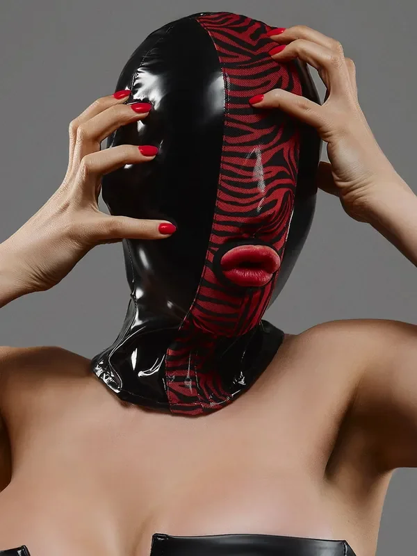 Demoniq TDMaskblack002 Lack-Kopfmaske, schwarz/rot