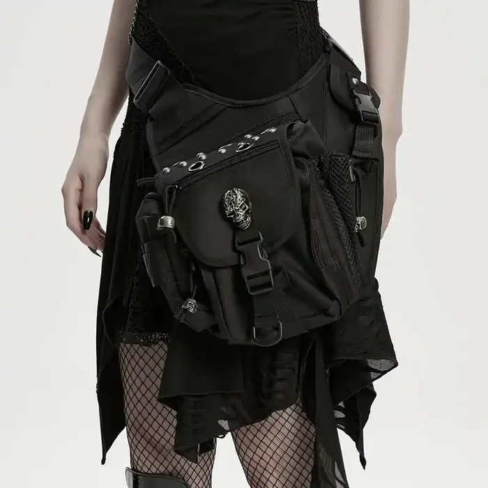 Funktionale Holster-Bag mit markantem Schädel-Detail