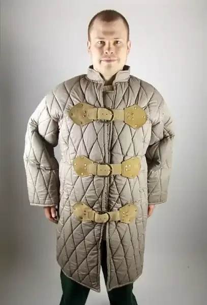 Gambeson mit dicker Polsterung
