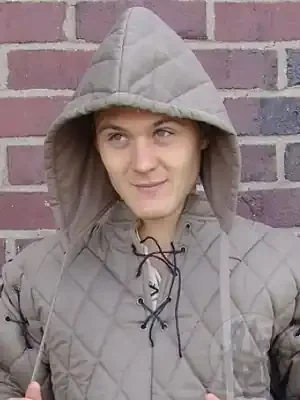 Gefütterte Bundhaube zum Gambeson