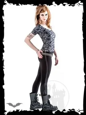 Graues Shirt mit Totenkopf und Rosen Muster