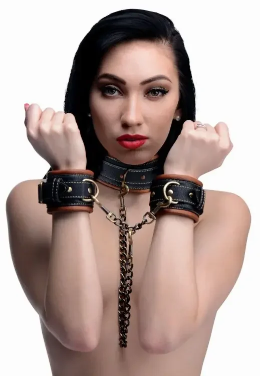 Hals- und Handfessel-Set mit Kette