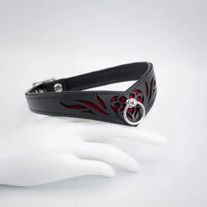 Halsband „incision No. 4“ schwarz / burgunder M (37,5-42 cm) – penumbra