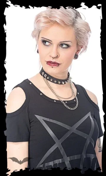 Halsband mit Nieten und 2 Ketten