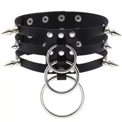 Halsband mit Nieten und Ringen (Farbe Schwarz)