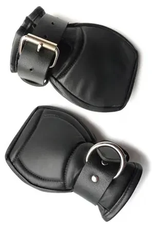 Handfesseln aus Leder