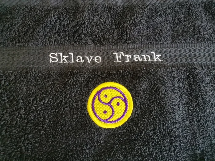 Handtuch mit BDSM Logo und Text schwarz