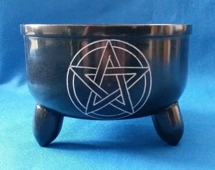 Hexenkessel aus Speckstein mit Pentagramm