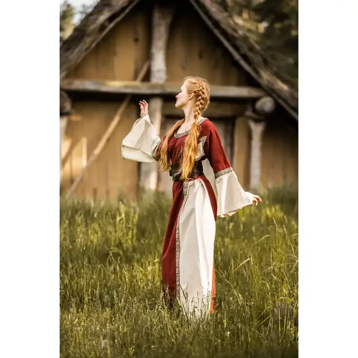 Kleid mit Bordüre