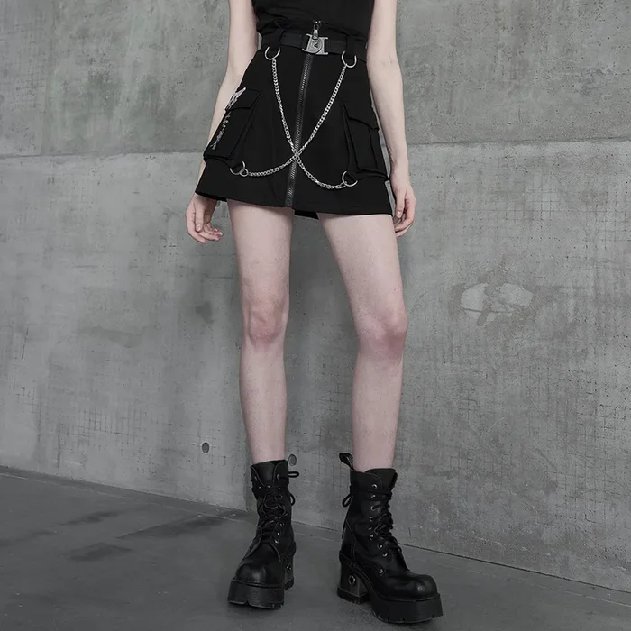 Kurzer Rock im Darkwear/Punk-Stil