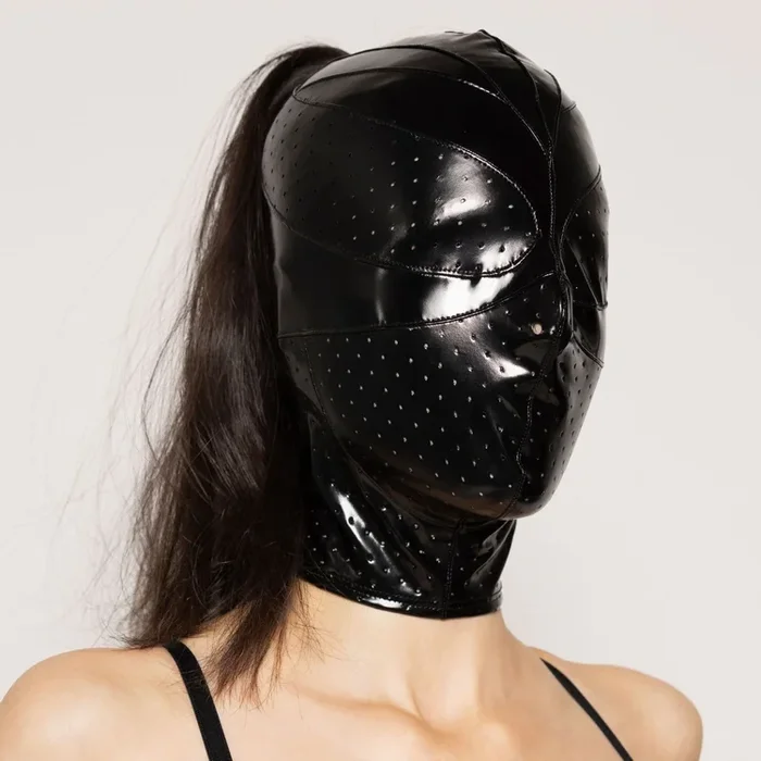 Lackmaske geschlossen mit punktierter Front und Haaröffnung