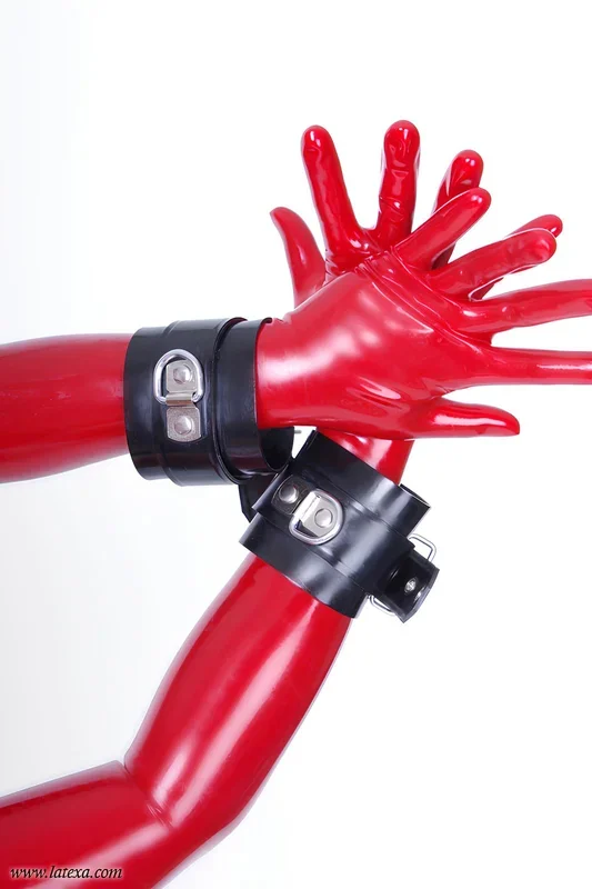 Latex-Handfesseln