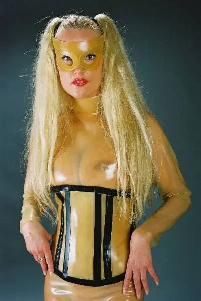 Latex Maske – Larve