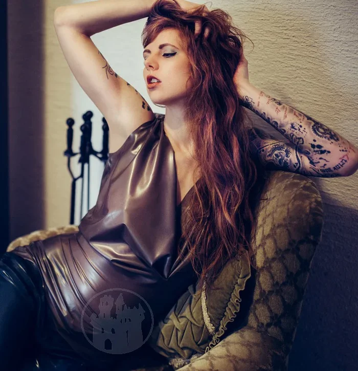 Latex Shirt ‚Svarga‘ – Macinger