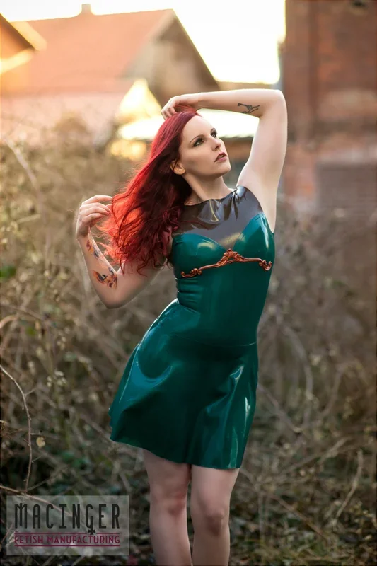 Latexkleid ‚Fluff‘ – Macinger