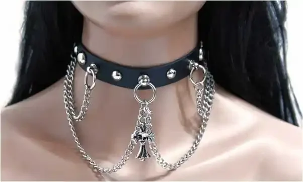Leder Choker mit Kreuzanhänger und Ketten