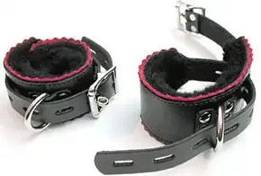 Leder Handfesseln mit Fleecefutter