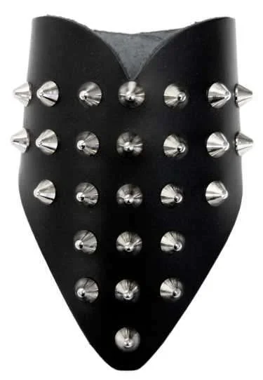 Lederarmband mit 28 Spitznieten