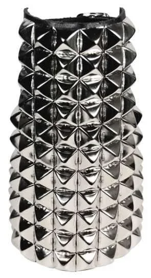 Lederarmband mit 88 Pyramidennieten