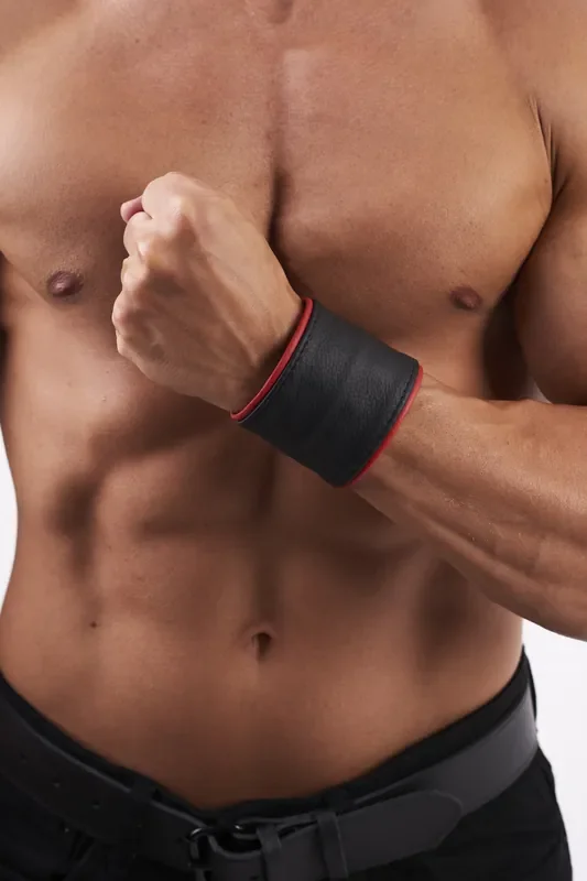 Lederarmband mit Geldbörse – schwarz/rot (Grösse M)