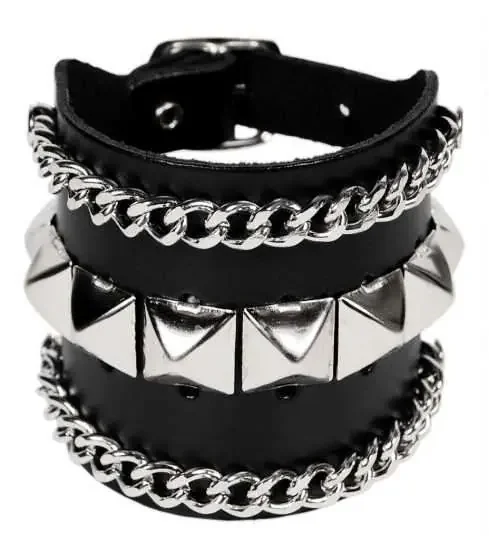 Lederarmband mit Pyramidennieten und Ketten