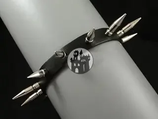 Lederhalsband mit Killernieten