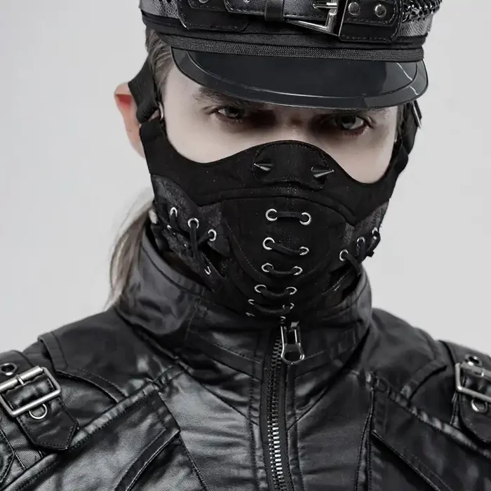 Markante Maske mit dekorativen Schnürungen