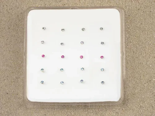 Nasenstecker-Display inklusive Stecker-Set
