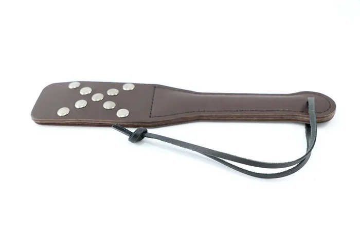 Paddle X mit Nietenbesatz (Farbe schwarz-rot)