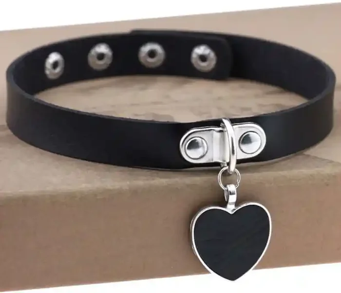 Punk Goth Herz Anhänger Halsband Lederkragen SCHWARZ