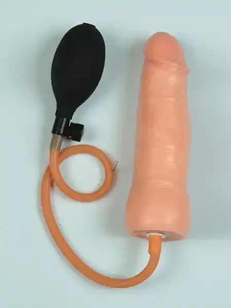 Réel Dildo mit Pumpe, haut