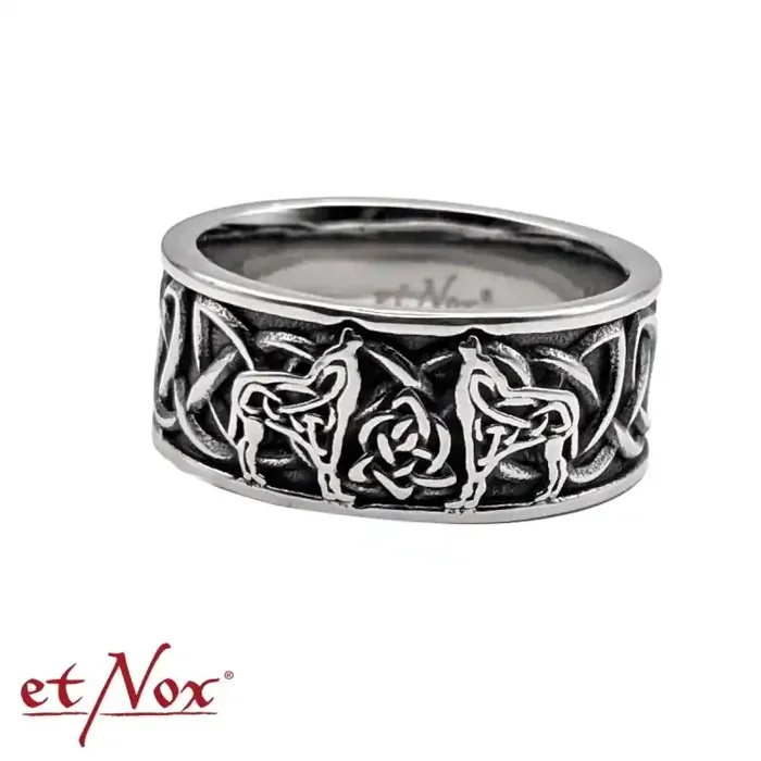 Ring mit keltischem Knoten und Wölfen