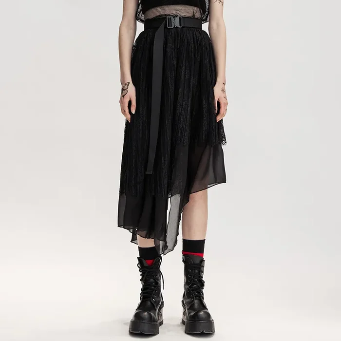 Schwarzer Gothic-Rock mit mehrlagigem Look