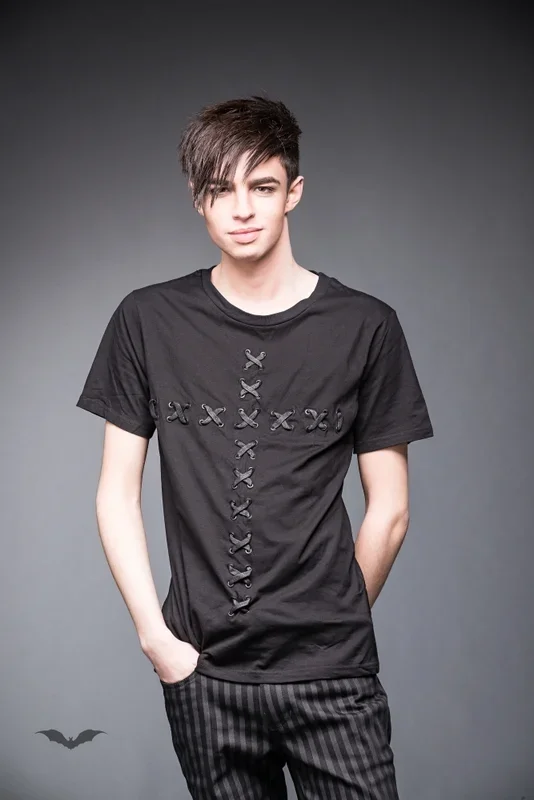 Schwarzes Shirt mit Kreuzschnürung