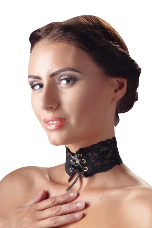 Schwarzes Spitzenhalsband mit Schnürung – Cotelli Accessories