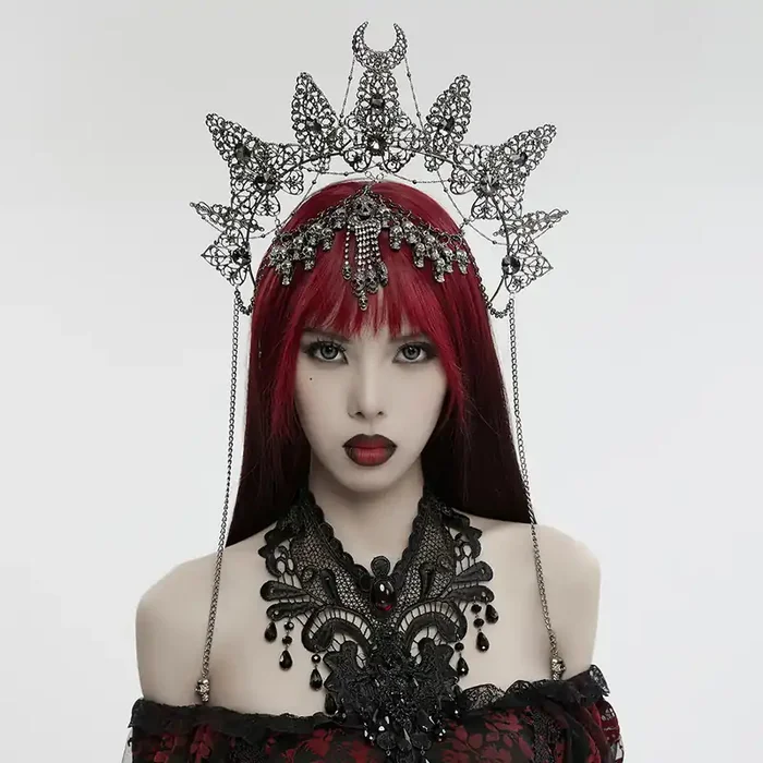 Tiara mit kunstvollen Ornamenten