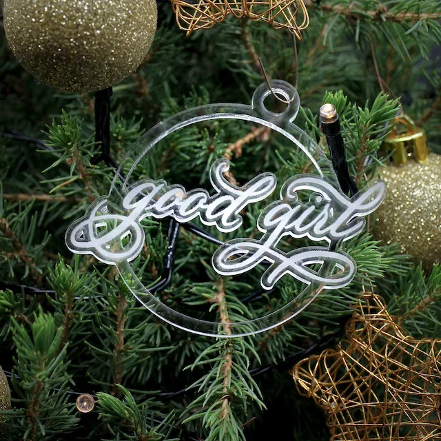 Transparente Christbaumkugel „good girl“ – penumbra