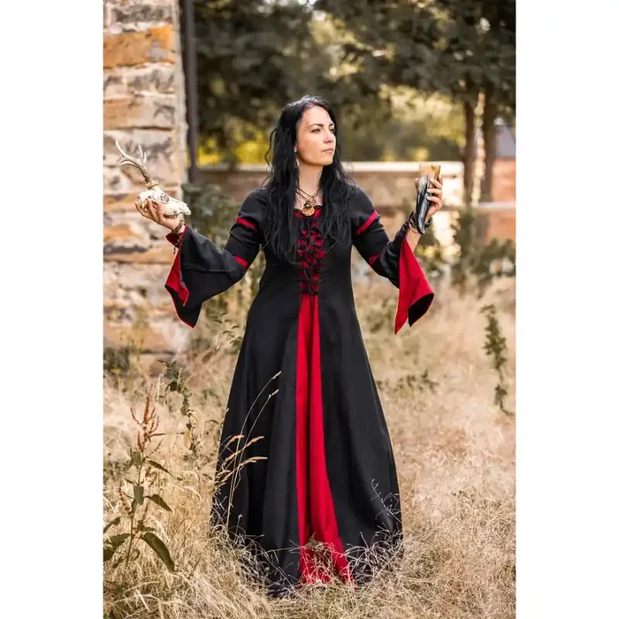 Viskosekleid mit Trompetenärmeln