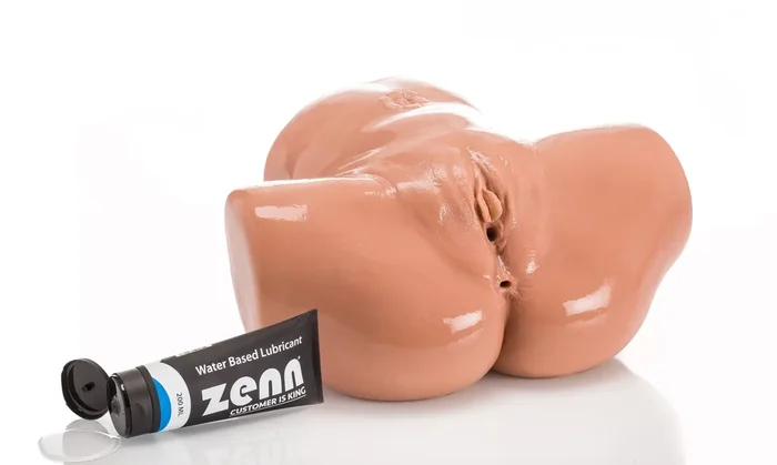 Zenn Haley – Realistic Ass & Pussy
